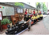 周末限定！搭著“阿里山蒸汽小火车”穿越台铁老宿舍