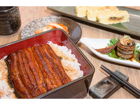 先烤拔刺后再蒸及烤　A4馆剑持屋鳗鱼饭好吃又没刺