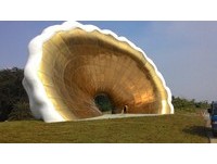 海水冲不走的巨大贝壳停留岸边　高雄旗津最新公共艺术