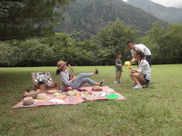 夏日拥抱太鲁阁山海　在大峡谷野餐划舟享受亲子时光