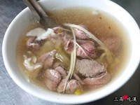 台南美食的清晨之争！温体羊肉汤吃的幸福香甜