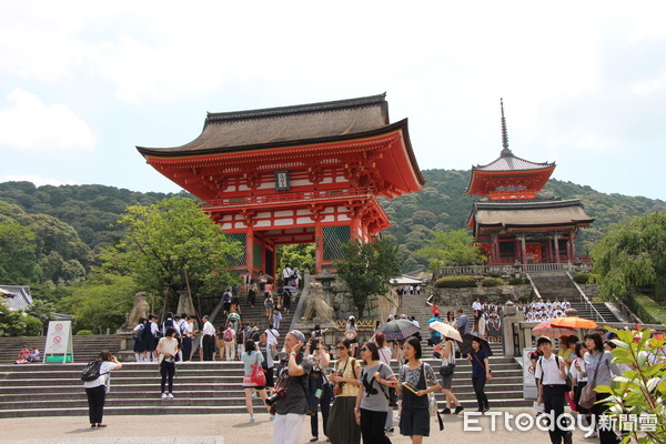 ▲日本清水寺入口仁王门。（图／记者黄士原摄）