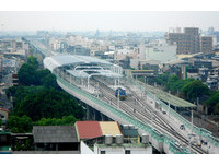 穿上点点高跟鞋　草间弥生让新员林车站“好想谈恋爱”