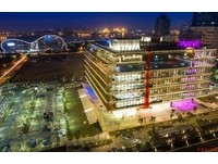 地表最大礼物！高雄“新市立图书馆”系红缎带启用迎客