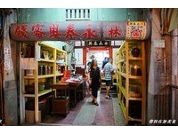 号称全台最老的百年蜜饯行就在安平老街　假日人潮挤爆