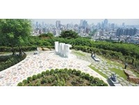 浪漫满点！高雄“寿山情人观景台”打造玫瑰花园　