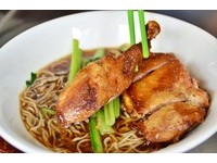 胡志明市“超酥脆鸭腿面”　导游：不吃会后悔！