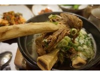 仁川“食客”招牌牛骨汤　连平日都一位难求的道地美味