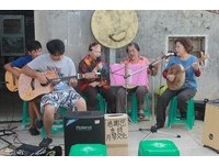 恒春民谣音乐节开唱　走进古城老街可听月琴声