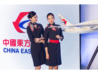 东方航空26年来首次更换LOGO　红蓝色燕子振翅高飞