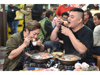 不用飞10个小时！大马道地艾叻沙在新北　还有海鲜烧烤