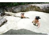 沙巴生存者之岛探秘　滑跤也要去火山泥坑泡一下