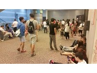 疯寒舍乐厨“超级自助餐”　民众：等12小时才吃到