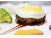 滑溜的太阳蛋、三公分厚汉堡排　任谁看了都会流口水