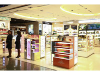 为何机场免税店这么好买？原来看似平常其实都是精心设计
