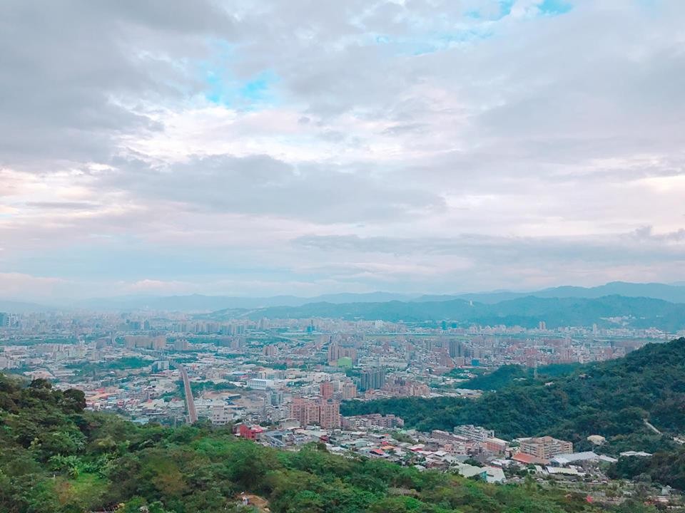 ▲树林、龟山交界的三角埔顶山。（图／记者赖文萱摄）
