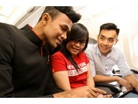 搭廉航也能空中传Line　AirAsia年底推机上WiFi服务