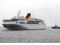 大陆自主经营中华泰山号首航　满载900旅客航向韩国