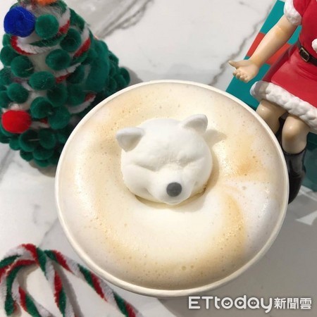 ▲雨田先生手况饮品吧的期间限定圣诞版部长鲜奶茶。(图/取自雨田先生手况饮品吧脸书)