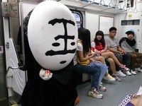 “鬼怪列车、百鬼夜行”诡谲鬼月创意搞鬼