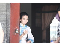 穿着薄纱的“东北大姑娘”　只要30元就能带回家