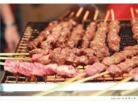 经贸文创夜市初心者攻略　烤鱿鱼、骰子牛都不可放过