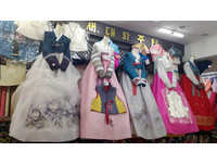 在地人都说好买　正韩品比首尔省一半...韩服买比租划算