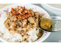 入口就有一抹甘甜窜出的卤肉饭　关键在祖传的腌梅