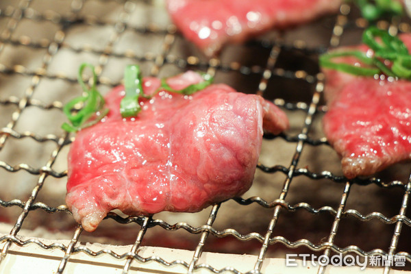 ▲攻年轻市场 乐轩打造都会时尚和牛烧肉酒吧 12/8试营运。(图/记者黄士原摄)
