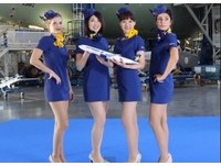说好的迷你裙呢？“天马航空”空姐超短迷你裙变长了