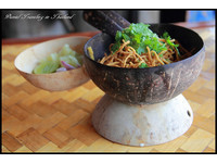“泰”特别！餐具全是椰子制成的小吃店