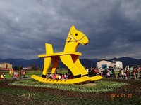 宜兰黄色洛克马“摇”进基隆　中元祭海洋广场展出