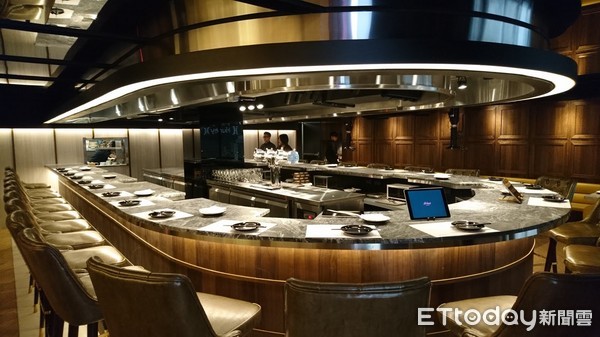 ▲攻年轻市场 乐轩打造都会时尚和牛烧肉酒吧 12/8试营运。(图/记者黄士原摄)