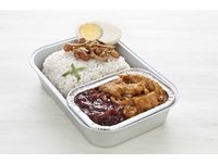 飞机上可以喝现剖椰子汁　亚航推10种东南亚梦幻料理