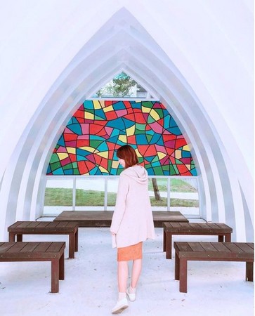 ▲台中雾峰 白色爱情教堂。(图/IG@littlestar0202提供,请勿任意翻摄以免侵权)