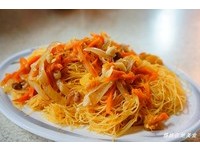 夜市转角无名小吃摊　金瓜米粉细致不干涩