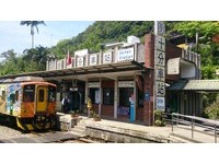 平溪小旅行征文／仰望天空的人们　脸上带着幸福笑容
