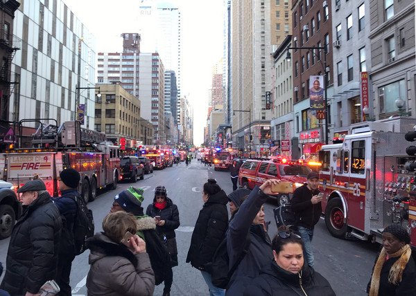 ▲美国纽约曼哈顿“纽新航港局客运总站”（Port Authority Bus Terminal）惊传爆炸。（图／路透社）