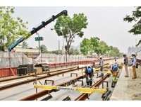 全台首条轻轨捷运铺设轨道　陈菊：首阶段盼9月试车
