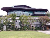 淡水大剧院仿佛从异次元降临！看树、听海看免费展览