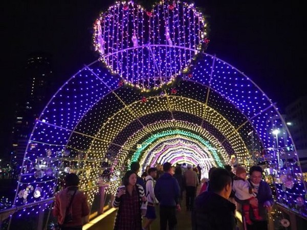 ▲基隆海洋广场圣诞活动。（图／IG@vulej04m4提供，请勿任意翻摄以免侵权）