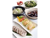 王朝大酒店近20道菜色满千只要10元