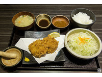 鹿儿岛黑豚猪排定食　肉质酥嫩甜、面衣又轻又酥