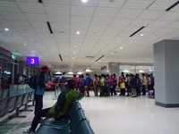 快讯／飞机坏了？釜山航空延迟六小时　现场旅客暴怒