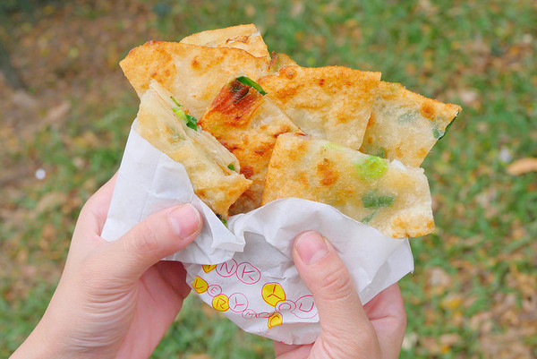 ▲台中市西屯区樱花市场水煎包。（图／橘子狗爱吃糖提供）