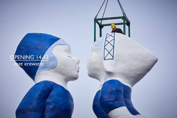 ▲阿姆斯特丹新地标亲吻夫妇(Kissing Couple) 。（图／Kissing Couple XXXL Amsterdam粉丝页）