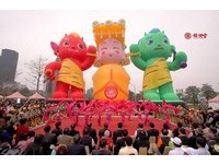 迎大甲妈祖绕境　20米高Q版妈祖现身秋红谷
