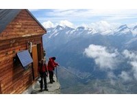 你敢住吗？瑞士悬崖边的登山小屋　却拥有绝美风景　