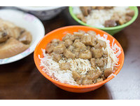 “司机俱乐部”的卤肉饭闻名　靠的是数十年的老卤锅