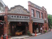 走高速公路直达新北深坑　搭949公车吃豆腐超快